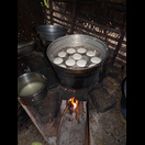 Idlis werden gedämpft